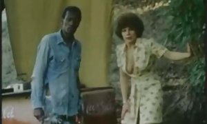 意大利直们裸体的白人拥有哺乳期的恋物癖。